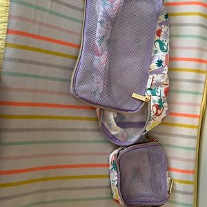 Itzy ritzy two pods large and small